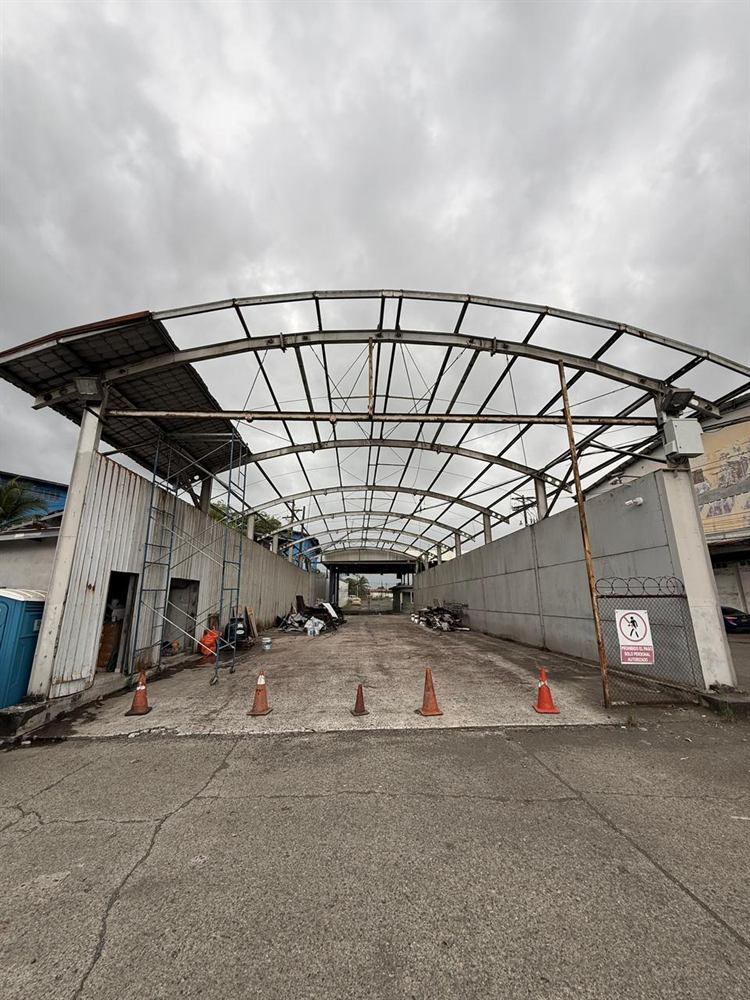 Interior view of the Hangar 9 steel structure during the remodeling works